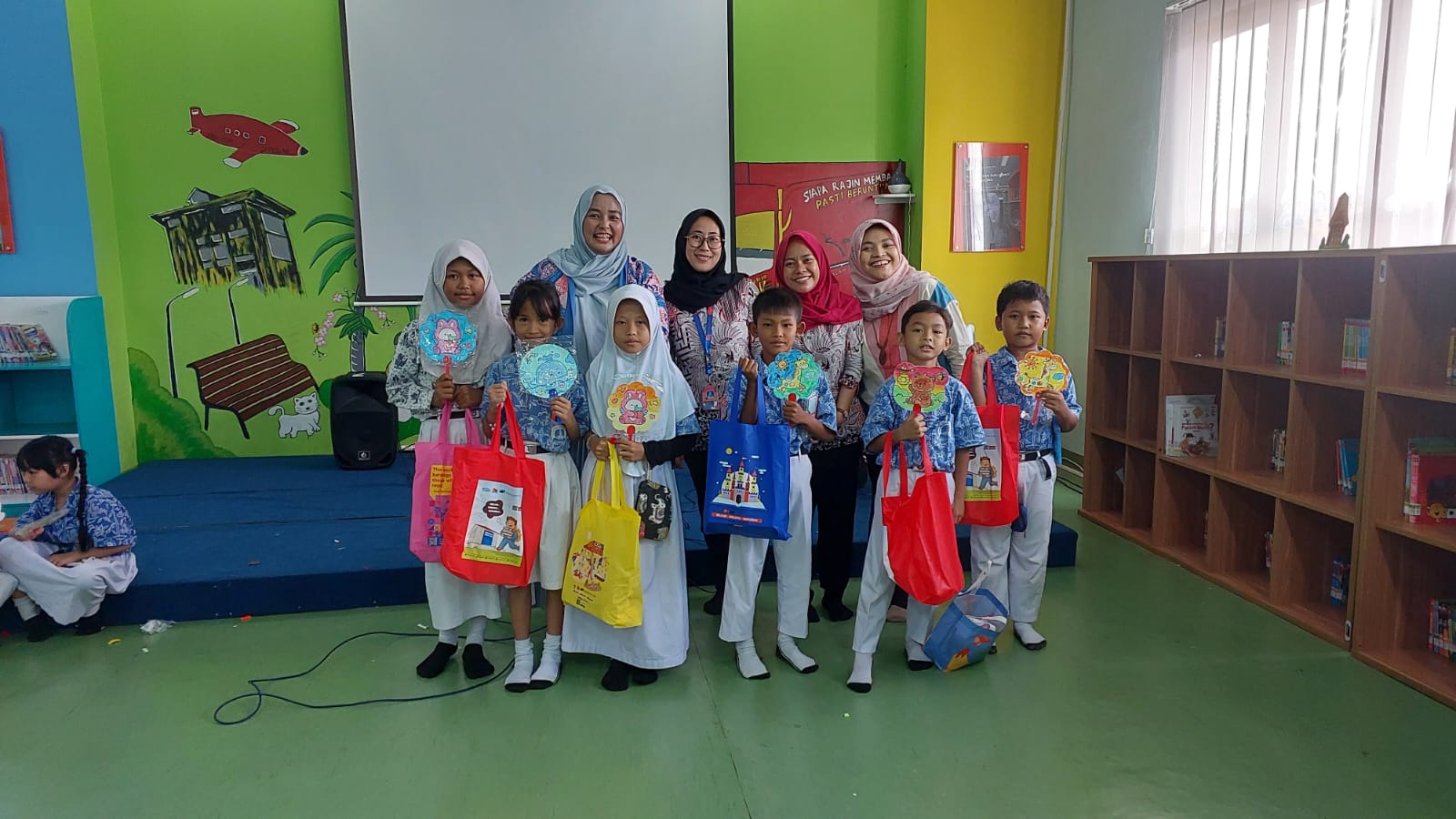 Wisata LiterAsyik Ke Perpustakaan Jakarta Timur : Transformasi Perpustakaan Berbasis Inklusi Sosial Bersama SDN Rawa Bunga 12